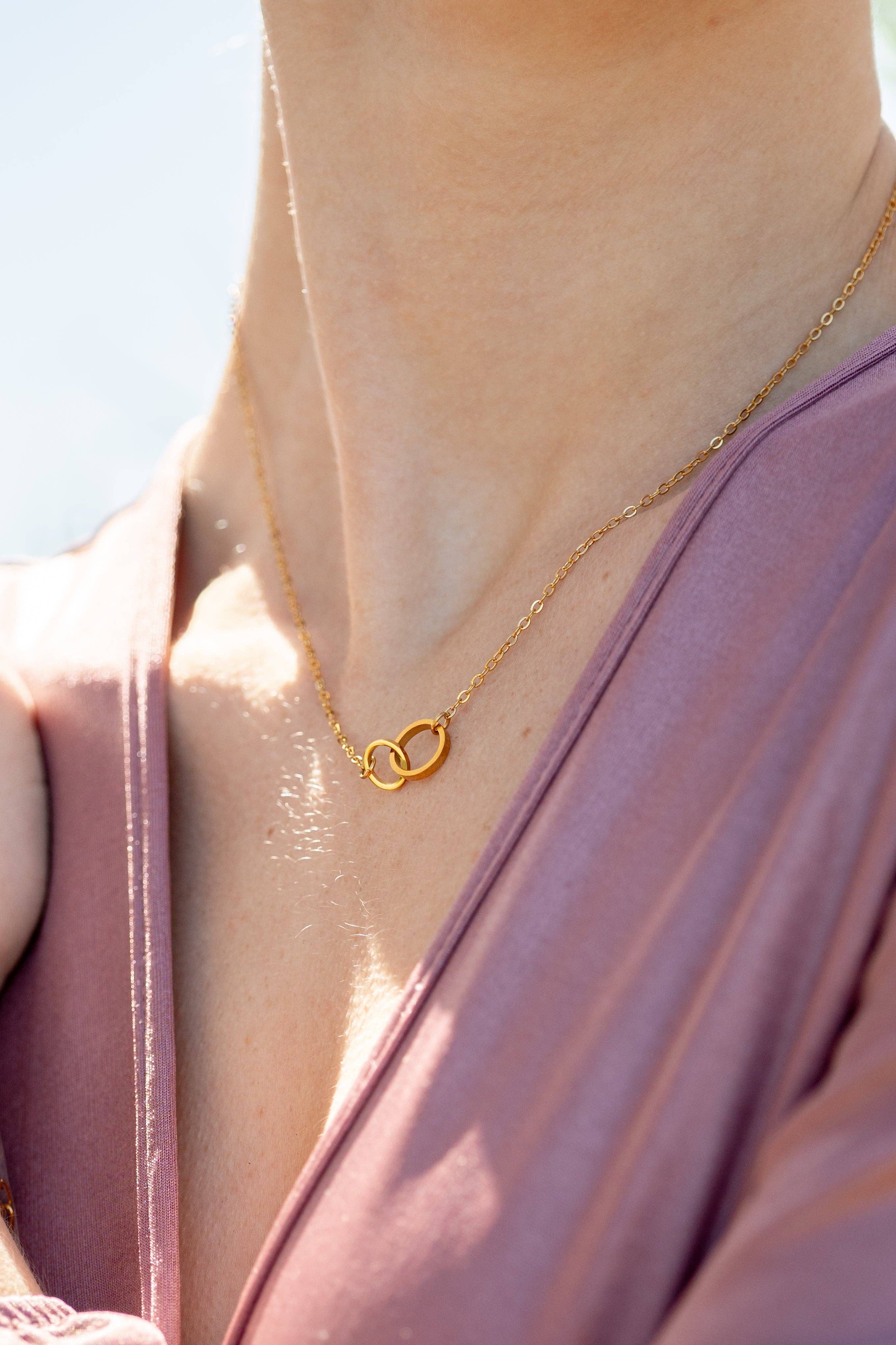 18K Gold PVD Stainless Steel Interlocked Rings Necklace: Stainless